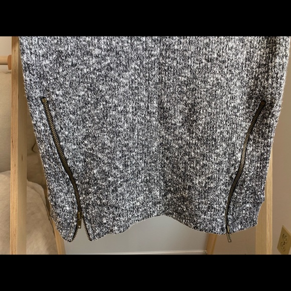 Monteau - Sweater Top - Picture 2 of 4